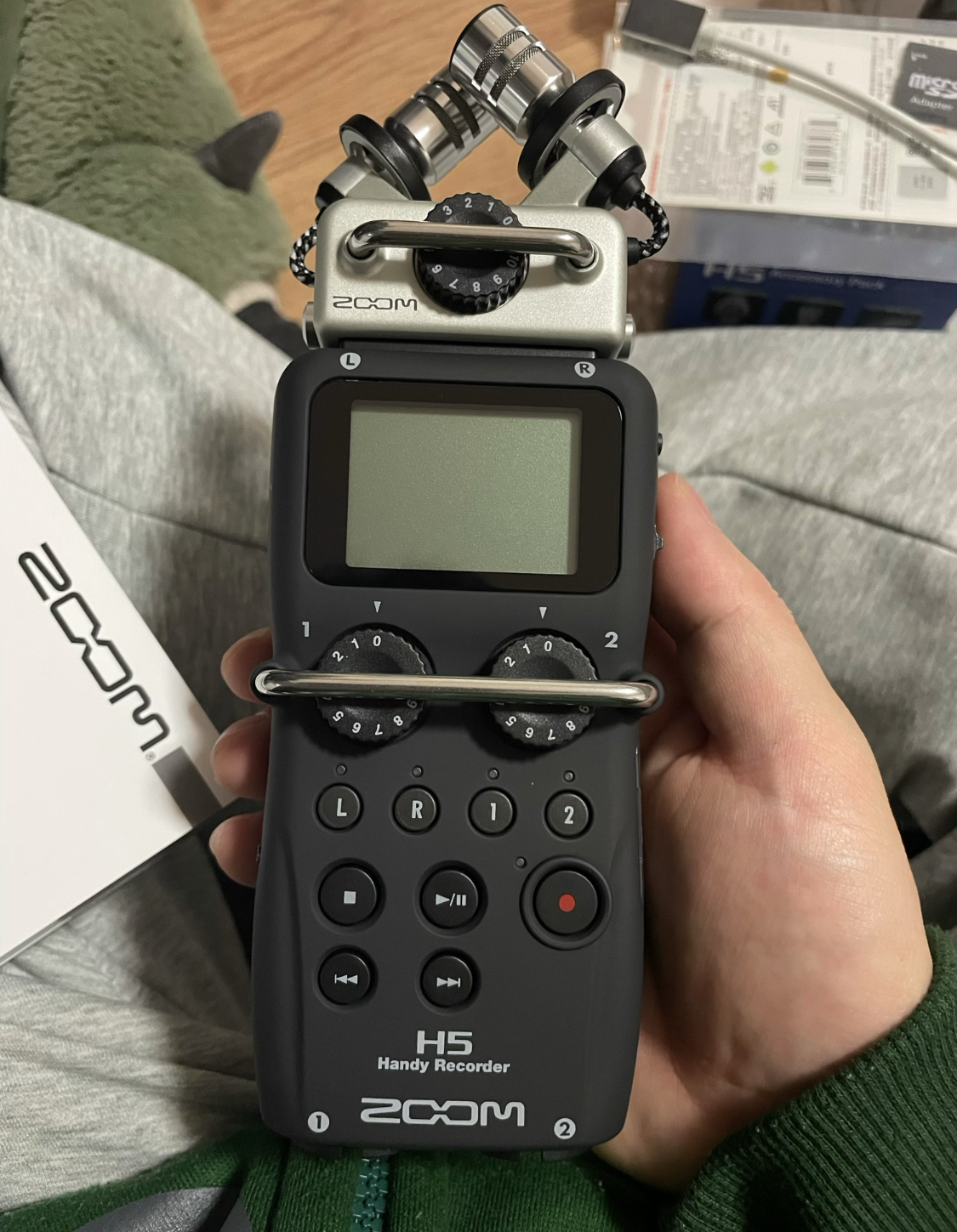 The recording device is a Zoom H5